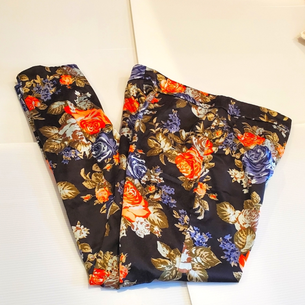 Necessary Objects Floral Soft Cropped Pants Size Small